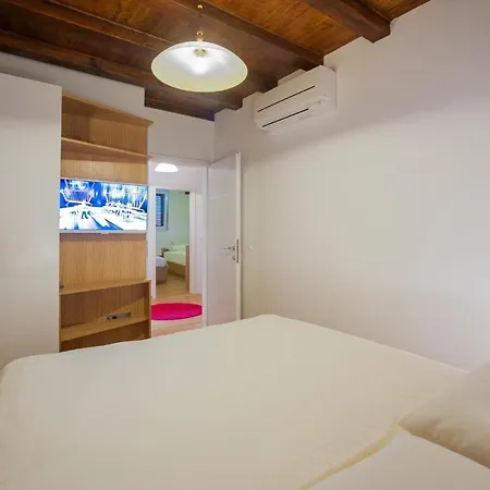 Villa Pool-house Joska In Island Ugljan - *